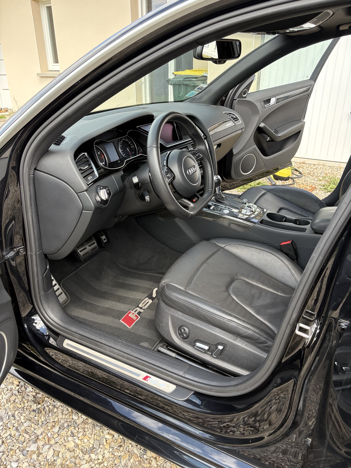 Audi RS4 · finition intérieure avant nettoyage avant nettoyage